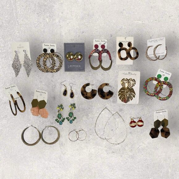 Lot of 18 Pairs of Fashion Jewelry Earrings Pierced Assorted Variety Metal Wood - Picture 1 of 9